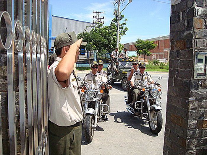 Bảo vệ con người