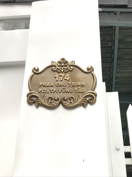 Bảng hiệu công ty, số nhà