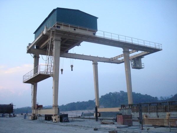 Cổng trục chân dê