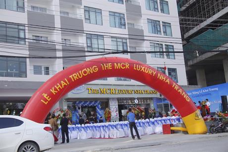 Cổng hơi, cổng chào, con rối