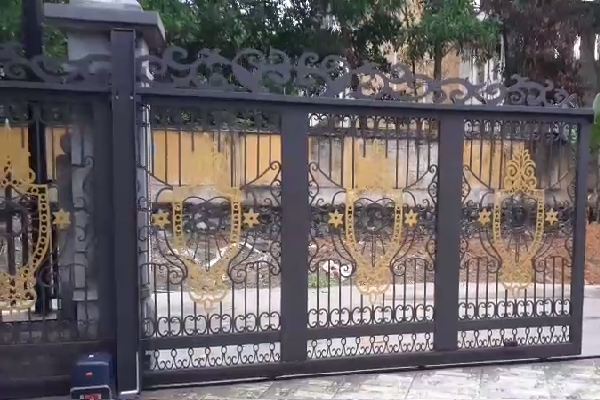 Cổng lùa tự động
