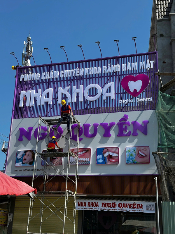 Công trình bảng hiệu nha khoa