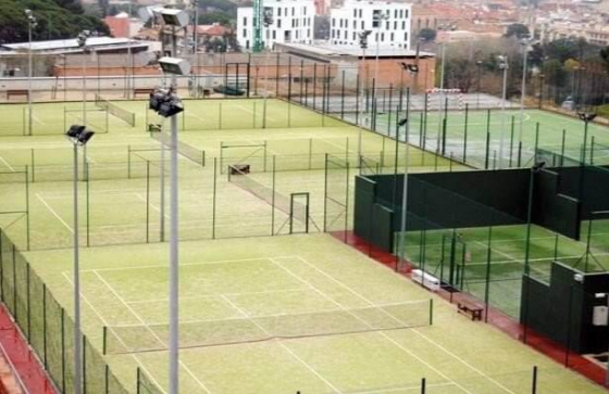 Cột đèn sân Tennis