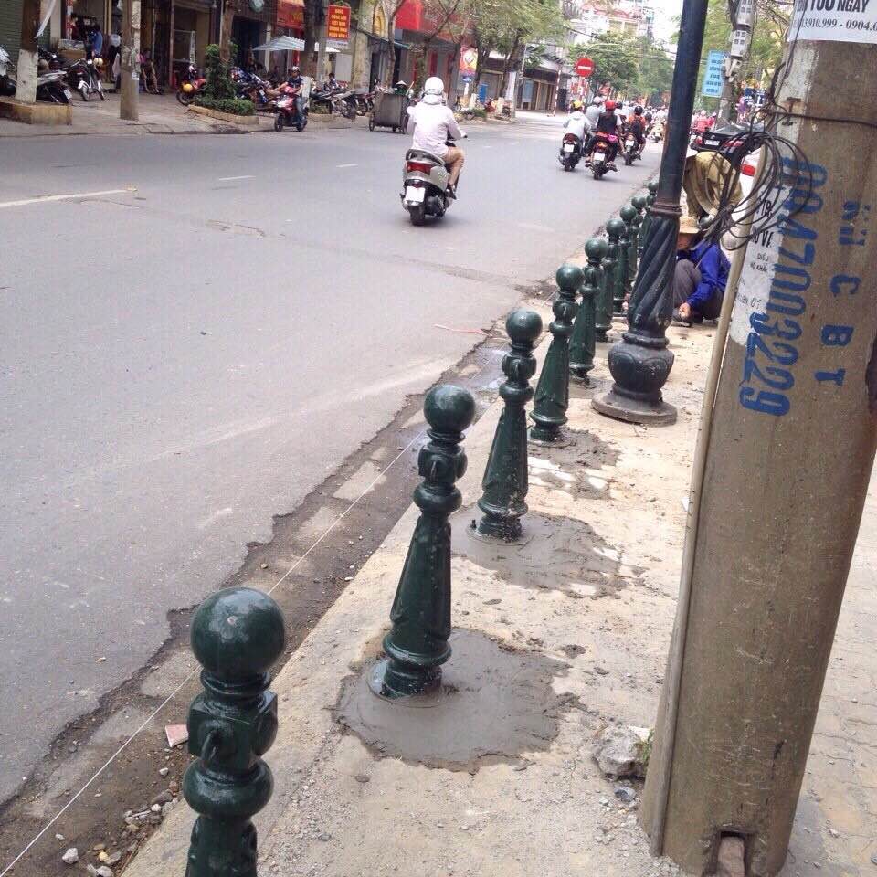 Cột móc xích