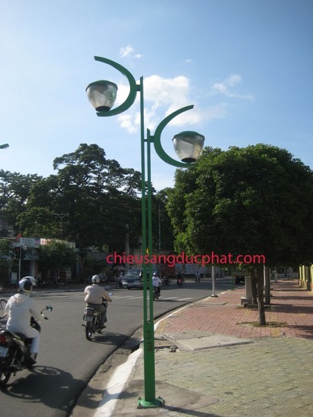 Cột lưỡi liềm 2 nhánh