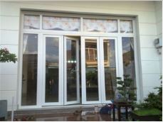 Cửa đi 4 cánh trắng sứ nhôm Zhongkai