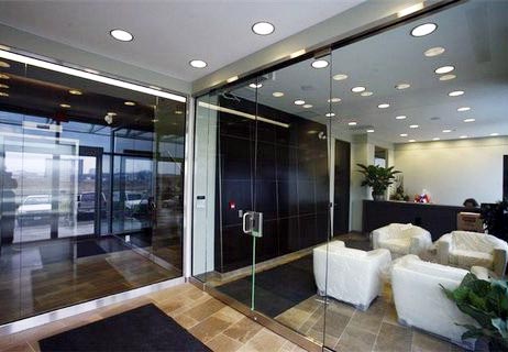 Cửa thủy lực 2 cánh mở quay