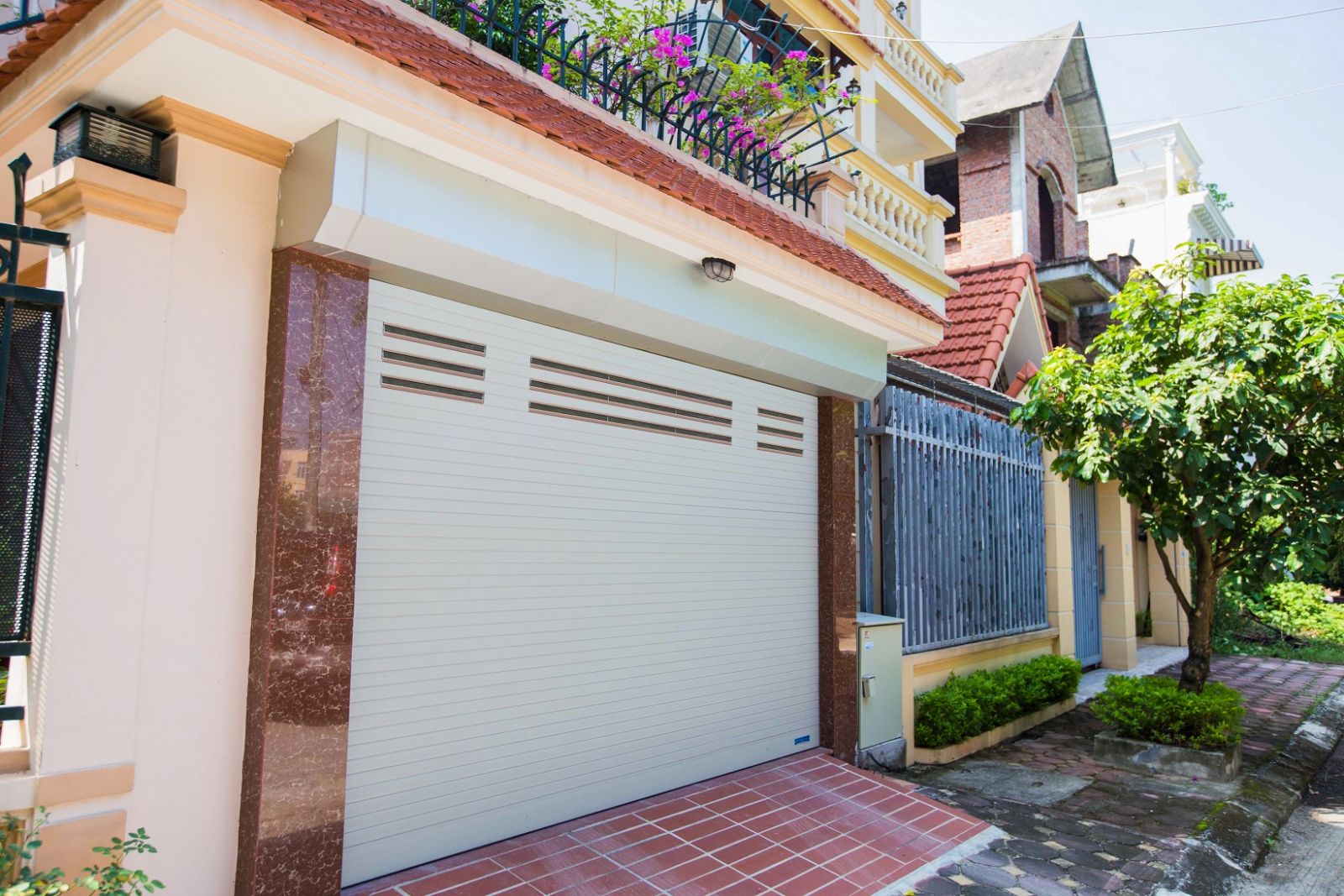 Cửa cuốn nan nhôm khe thoáng Austdoor