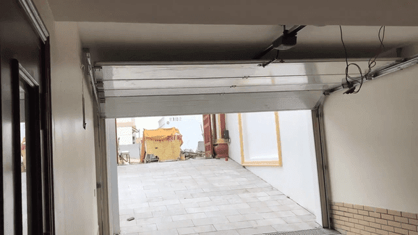 Cửa cuốn trượt trần Geman Window Overhead