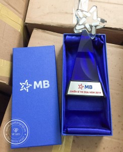 Cúp pha lê MB Bank