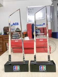 Cúp pha lê JCB