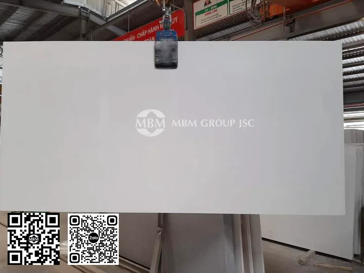 Đá nhân tạo gốc thạch anh vân Calacatta MBM01