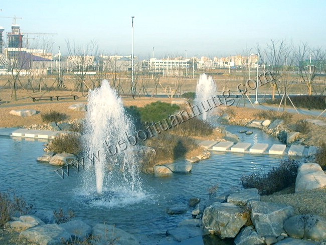 Đài phun trên hồ nhân tạo