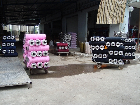 Nhuộm dây kéo nhựa