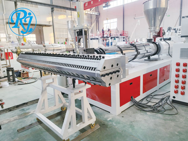 Dây chuyền sản xuất tấm sàn nhựa cuộn