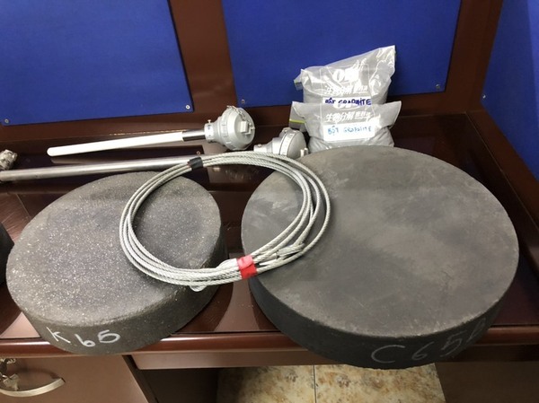Đế lót và dây treo
