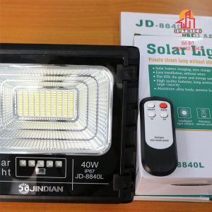 Đèn pha năng lượng mặt trời