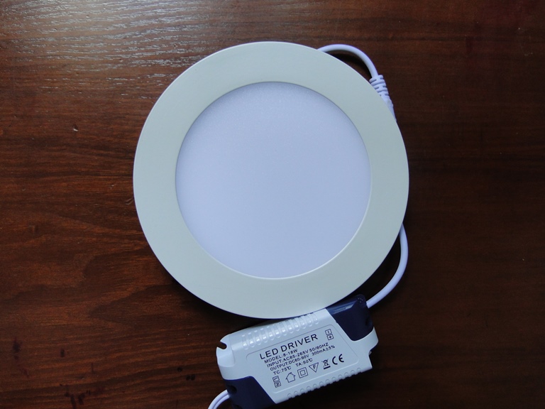 Đèn Led âm trần