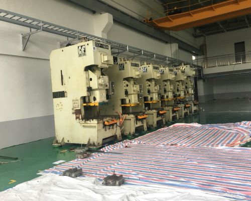Di dời và lắp đặt máy móc