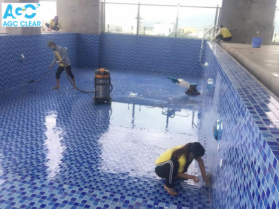 Dịch vụ vệ sinh hồ bơi