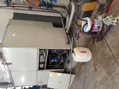 Bảo dưỡng bộ phận ngưng tụ ống lồng ống bằng hóa chất chyên dụng