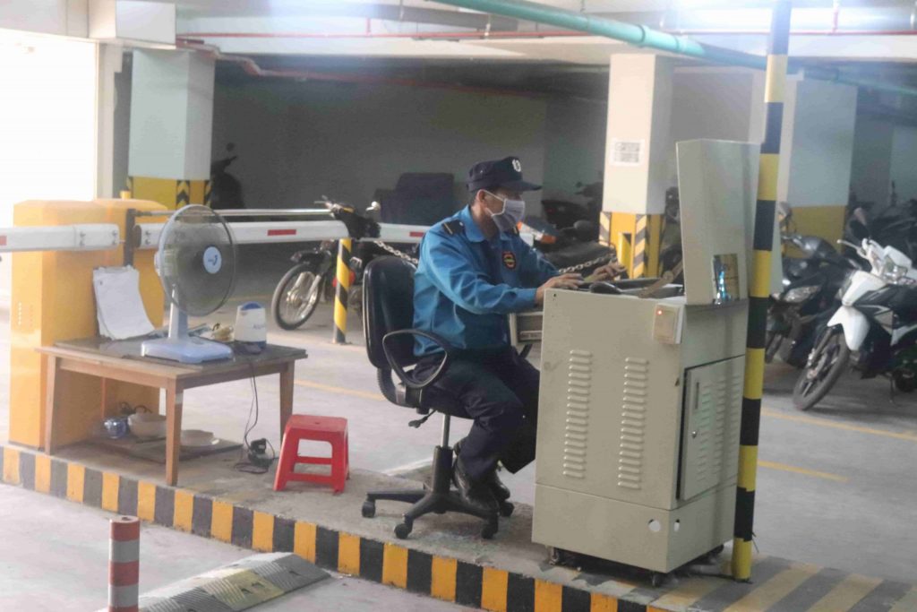 Bảo vệ bãi giữ xe