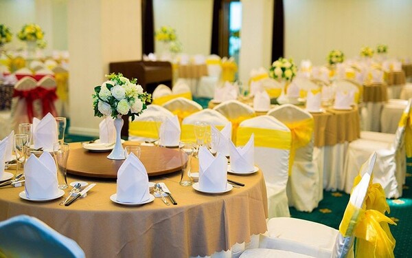 Dịch vụ giặt khăn trải bàn