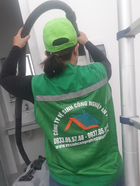 Dịch vụ vệ sinh công nghiệp nhà cửa