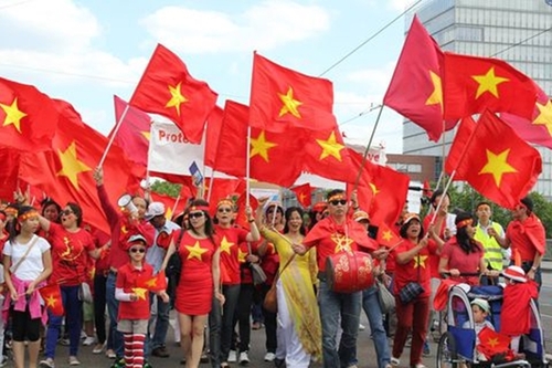 Cờ diễu hành