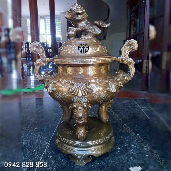 Đỉnh 60 đồng đỏ khảm 5 chữ vàng