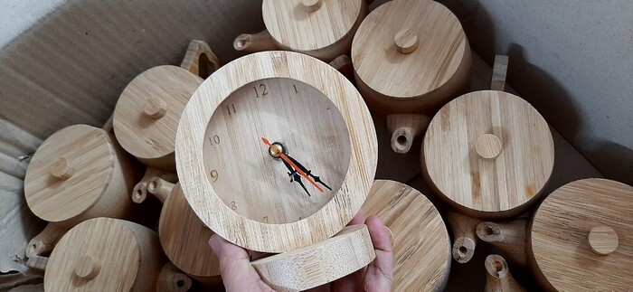 Đồng hồ để bàn tre