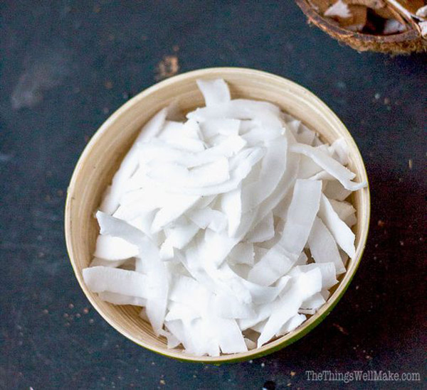 Cơm dừa sấy dạng miếng