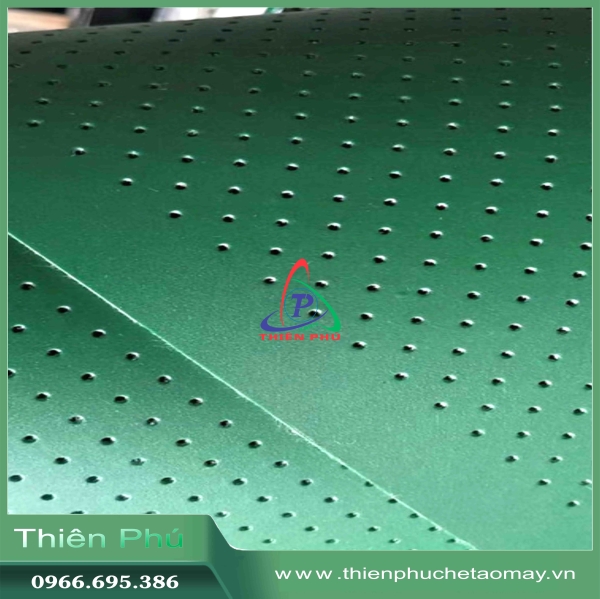 Đục lỗ trên băng tải PVC