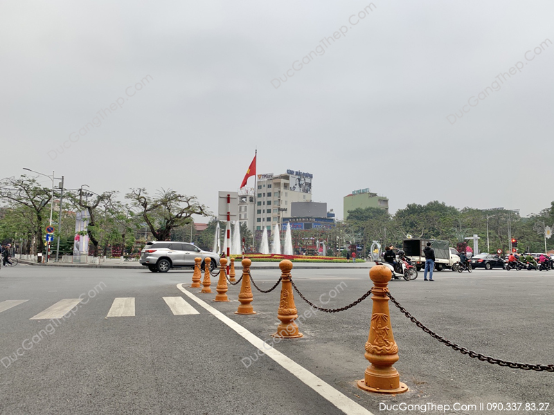 Đúc trụ gang chắn đường