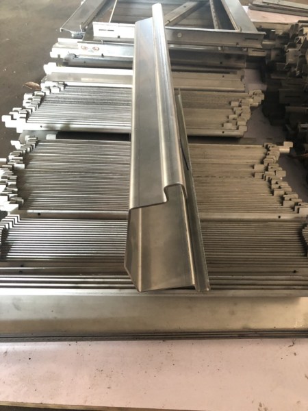 Gia công cắt laser hàn chấn