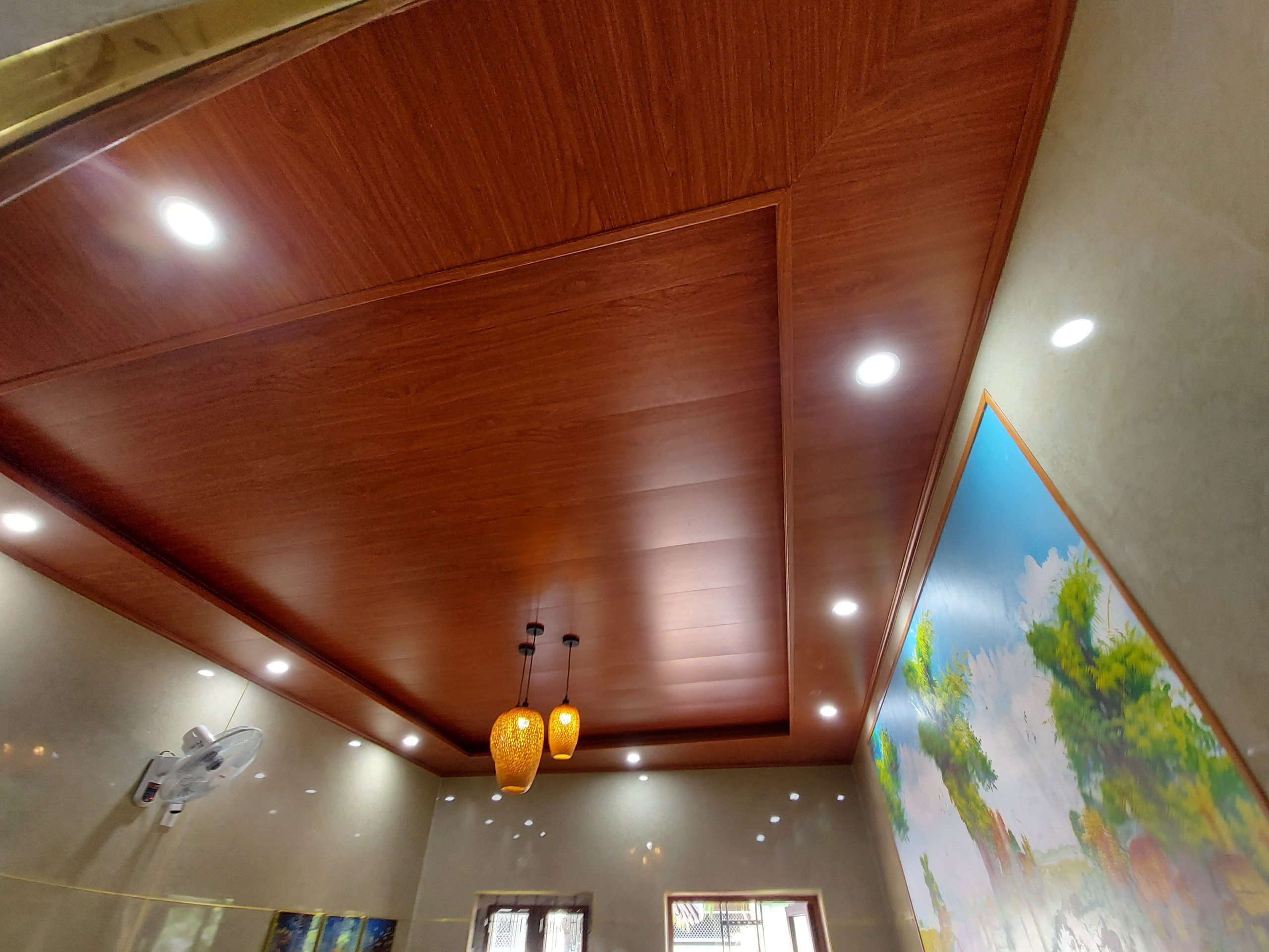 Trần nhựa giả gỗ