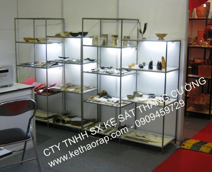 Kệ sắt vuông trưng bày sản phẩm