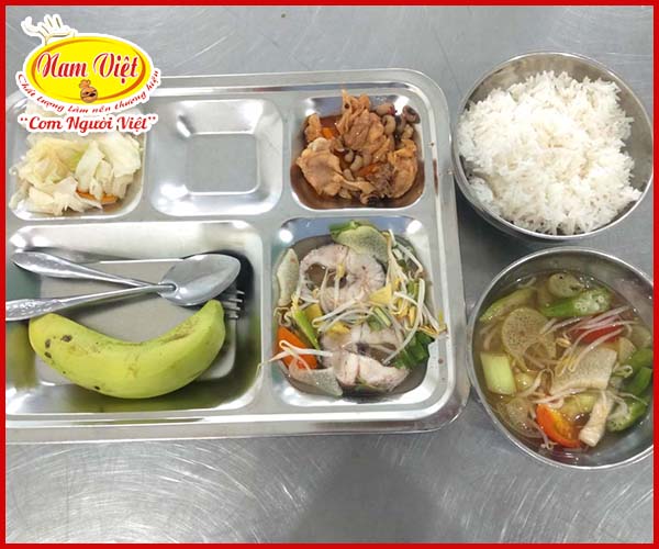 Gà nấu đậu trắng, canh chua cá lóc