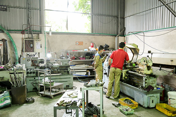 Gia công bóng nhựa