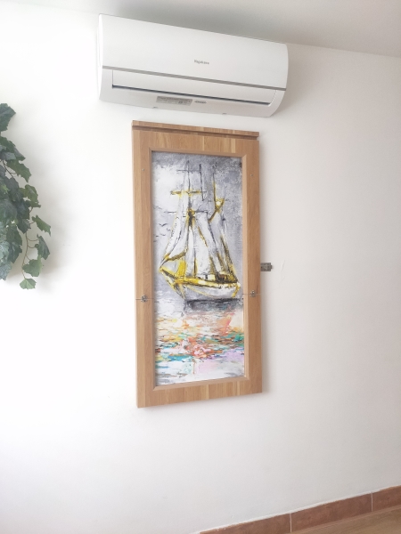 Bàn ăn treo tường tranh trang trí