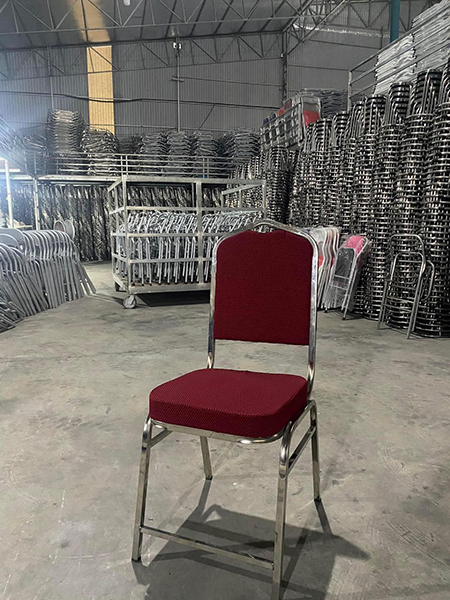 Ghế Benquit inox lưng vuông đệm đỏ