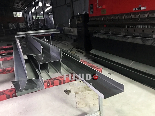 Gia công chấn gấp inox số lượng lớn
