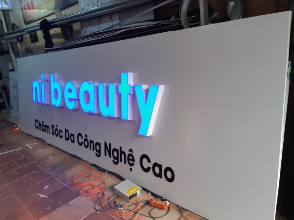 Gia công chữ nổi mica