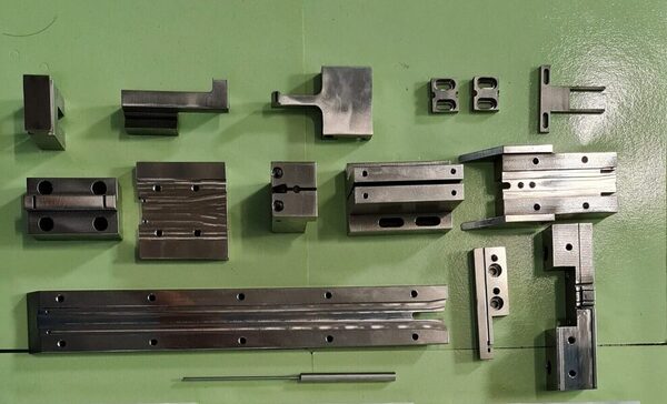 Gia công cắt dây CNC