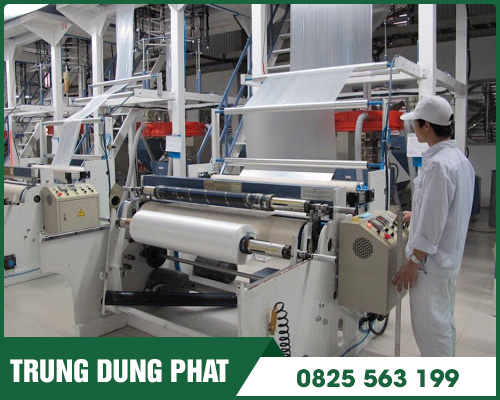 Gia công cắt khổ màng nhựa