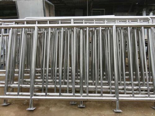 Gia công cầu thang inox