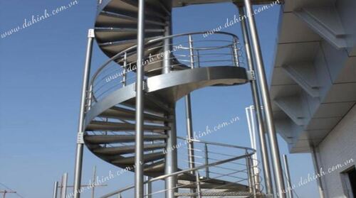 Gia công cầu thang inox