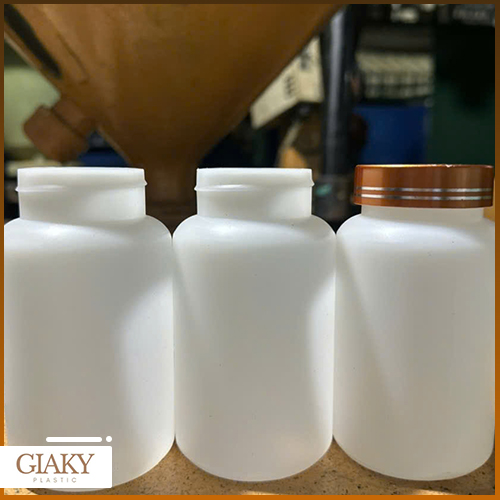 Gia công chai lọ nhựa