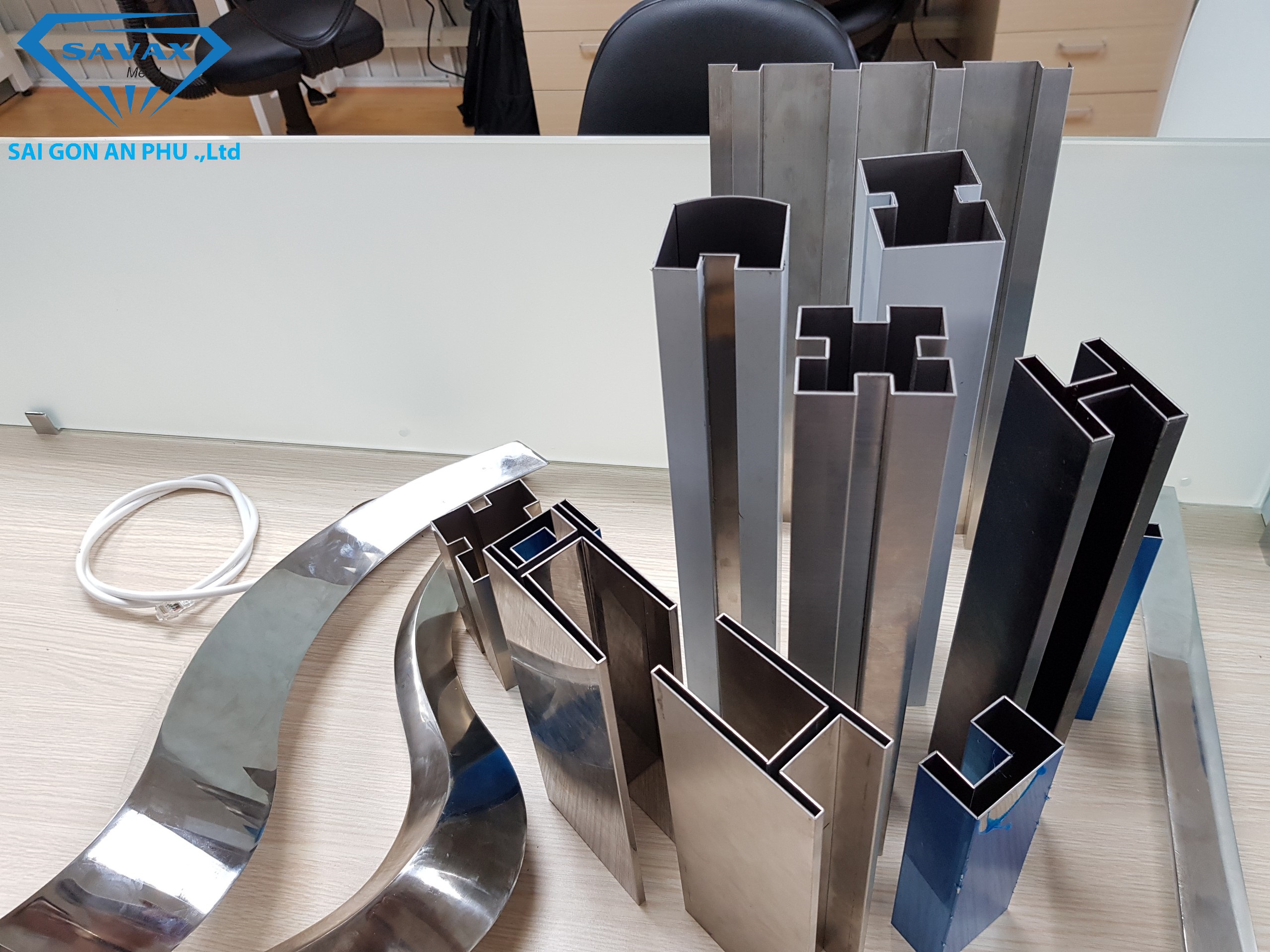 Gia công chấn gấp kim loại tấm