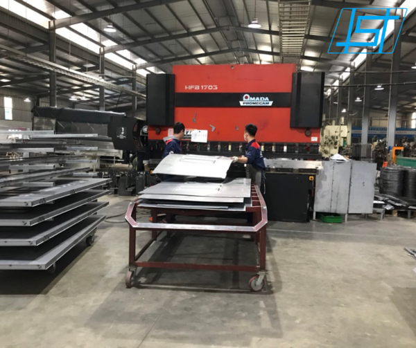 Gia công chấn gấp kim loại